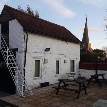 Swan Inn, Heathrow Airport Стэнвэлл Экстерьер фото